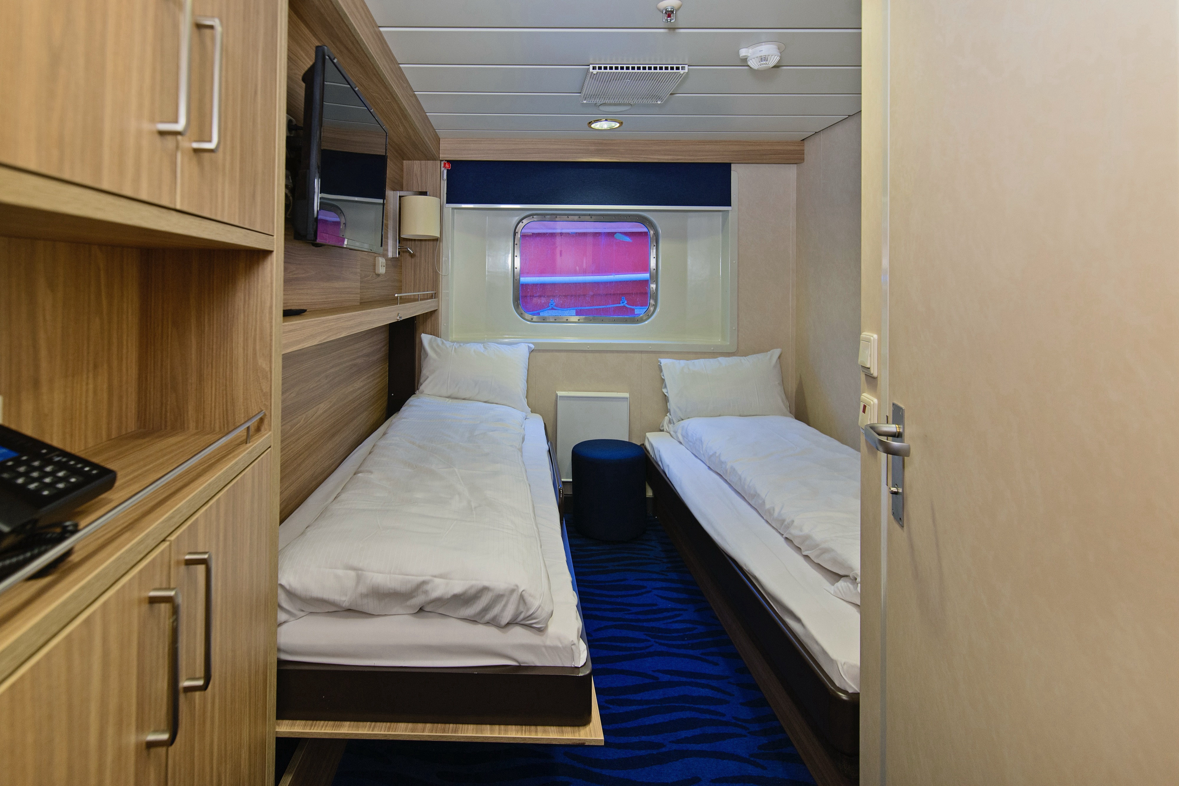 Polar Outside | Twin on upper or promenade deck with window (restricted view)